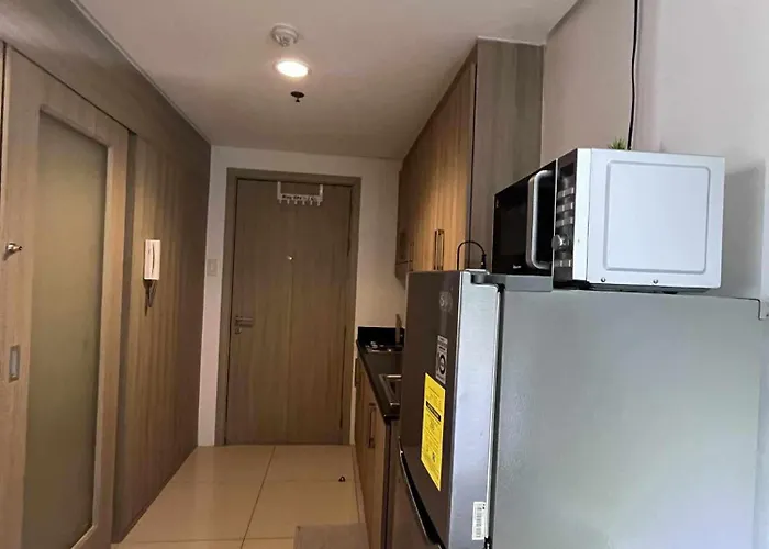 Two-bedroom By Metro Staycation